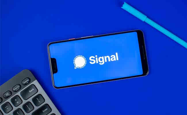 Signal records a growth in downloads in India, Whatsapp faces burns