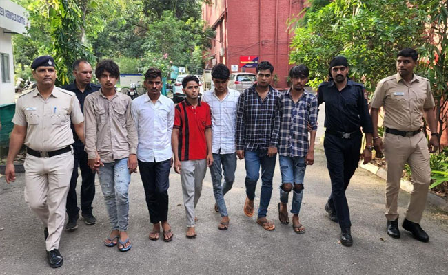 Chandigarh police arrests gang with over 4,000 complaints