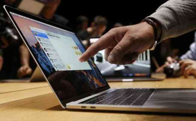 DGCA prohibits passengers to carry certain MacBook Pro models in flights