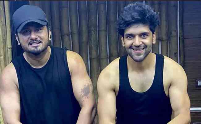 Guru Randhawa collaborates with Yo Yo Honey Singh for a big-budget song