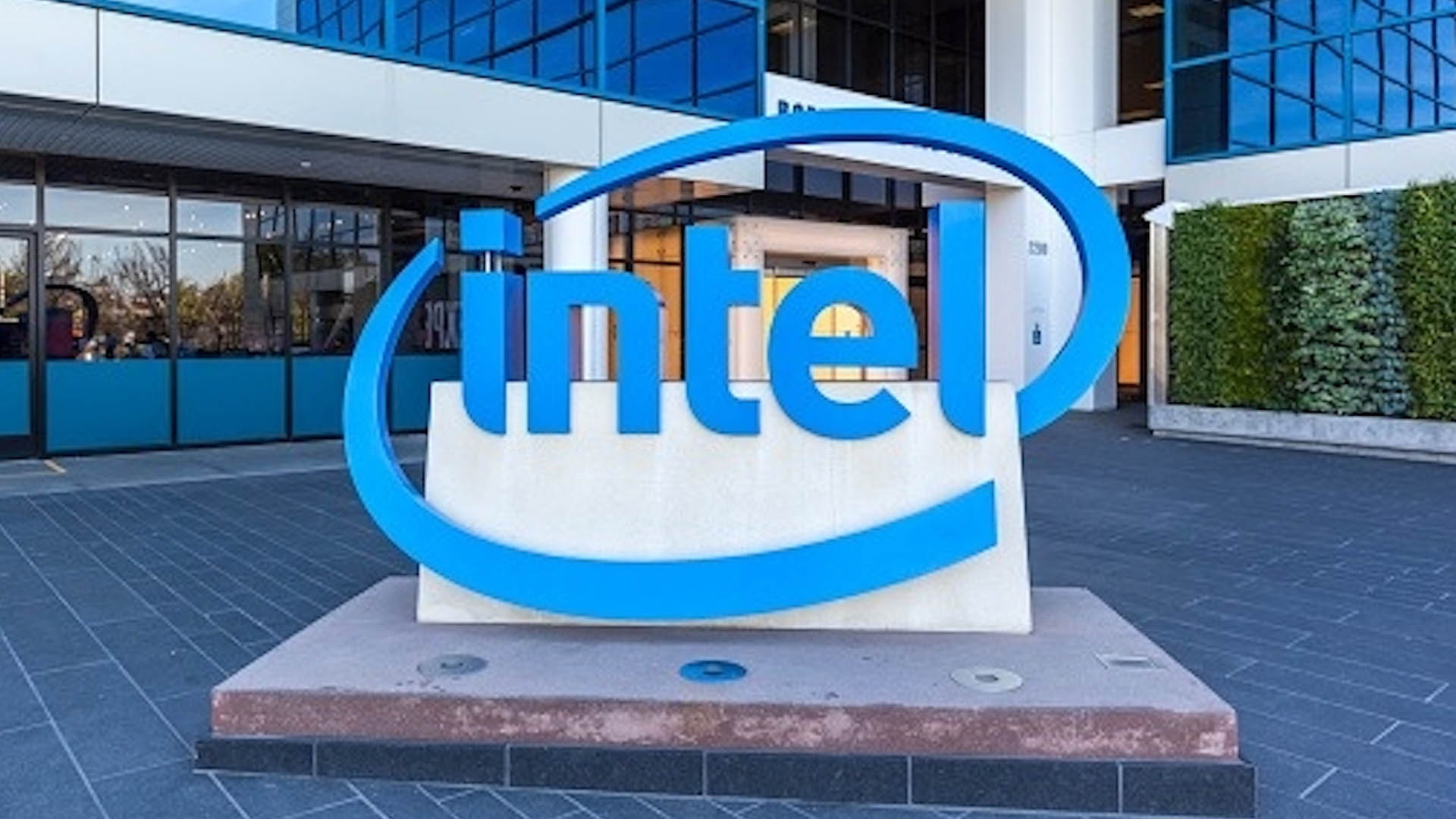 Intel collaborates with manufacturers in India for 'Make in India' laptops
