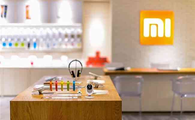 Offline mobile retailers charge Xiaomi, Samsung of favouring online channel