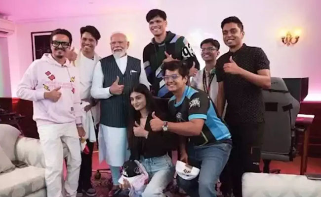 PM Modi meets and interacts with selective Indian gamers
