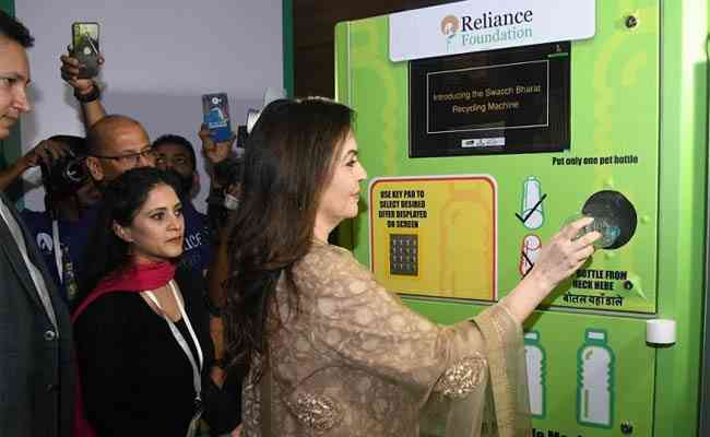 Reliance employees give new life to waste plastic bottles