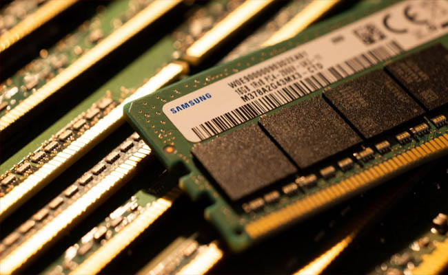 Samsung faces lowest profit in 14 years, will cut chip production