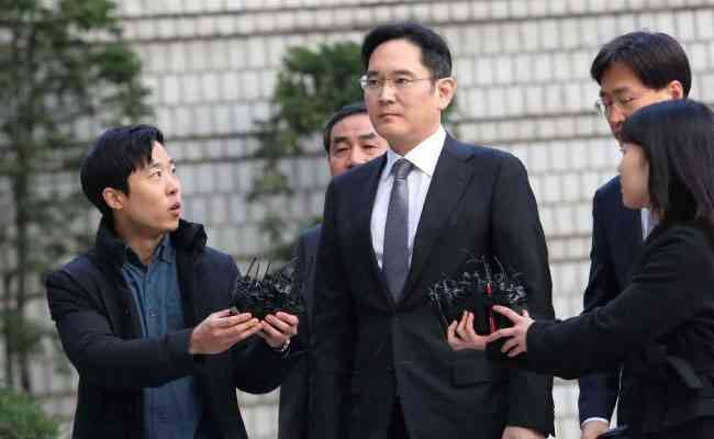 South Korea seeks arrest warrant for Samsung heir in succession probe