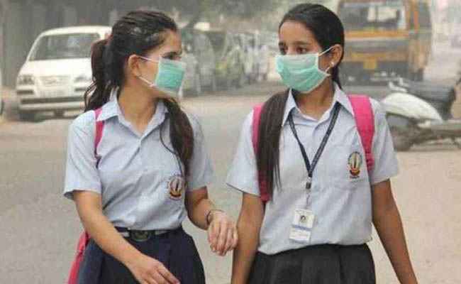 To combat Pollution, Delhi Government to distribute masks among School students