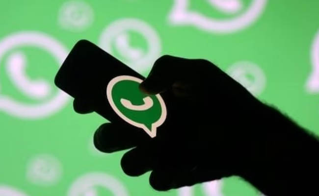 WhatsApp plans to change its verification checkmark colour from green to blue