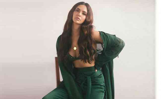Youngsters are more involved in virtual world than real world: Esha Gupta